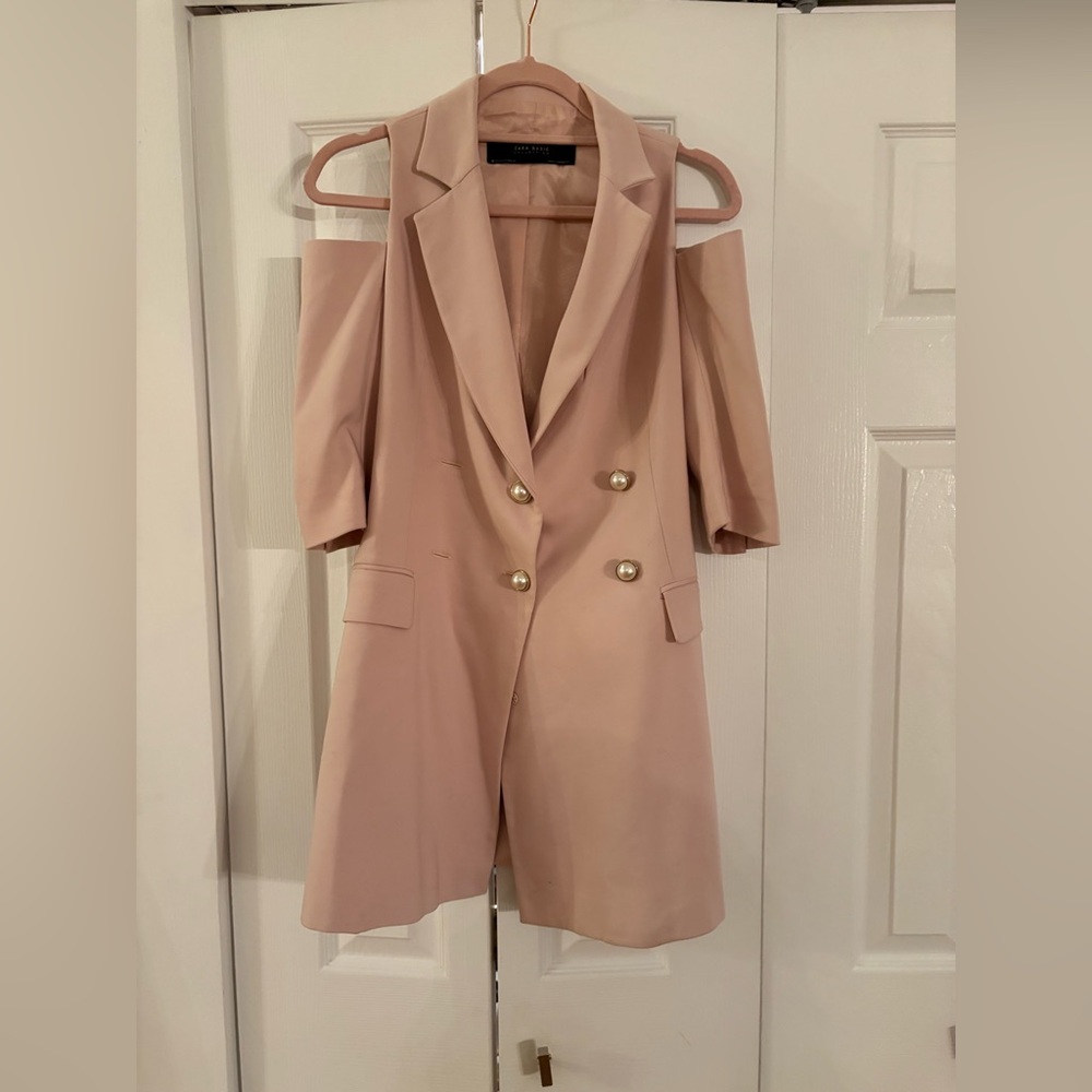 Chic Blush Cold Shoulder Blazer Dress